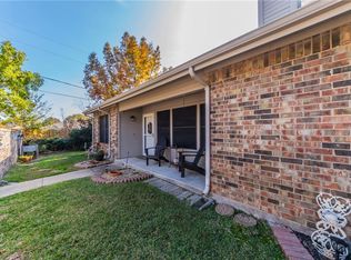 933 Forest Cres, Benbrook, TX 76126