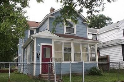 1st image of 828 26th Ave NE
