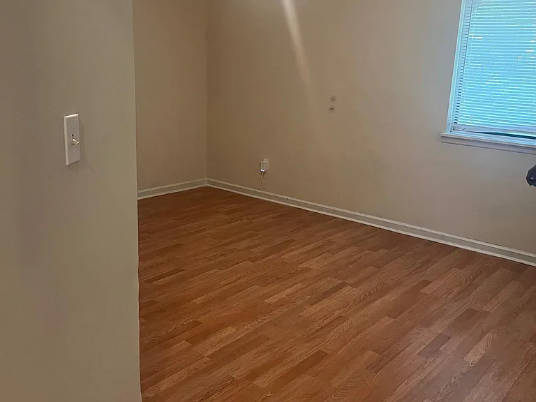 1114 Chapman Cir — Photo 8