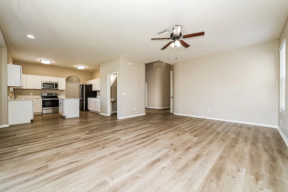3 bed, 2.5 bath, 2320 sqft, $2,925 — Photo 4