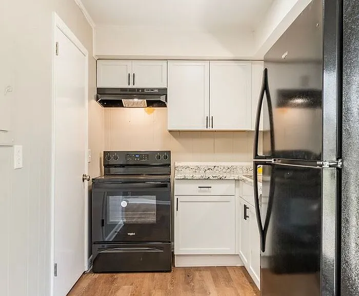 743 McPherson Dr — Photo 9
