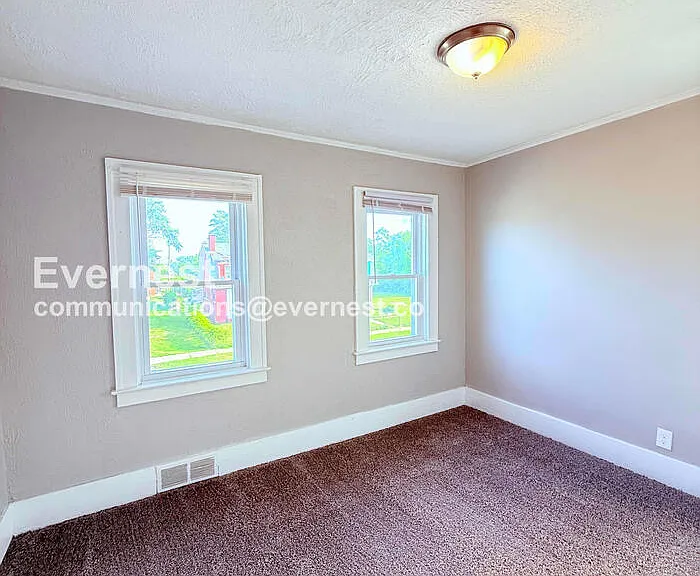 2047 Seward Ave — Photo 17