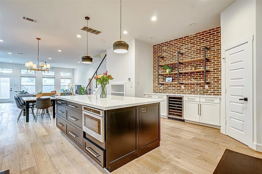 3 bed, 3.5 bath, 2557 sqft, $4,500 — Photo 4