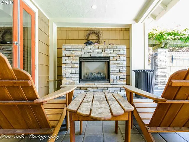 724 SE Fairwinds Loop — Photo 10