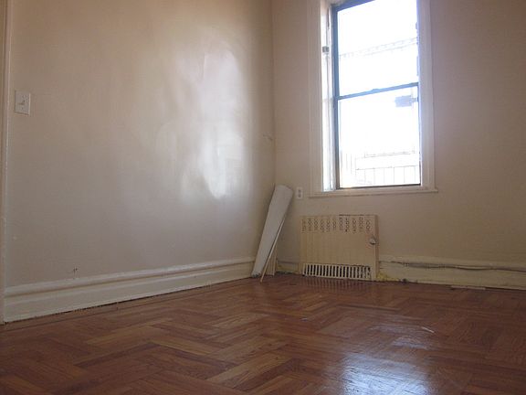 4th image of 248 Hewes St APT D2