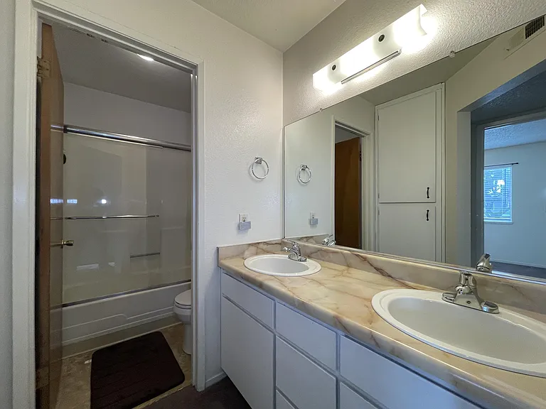 458 Nord Ave #14 — Photo 8