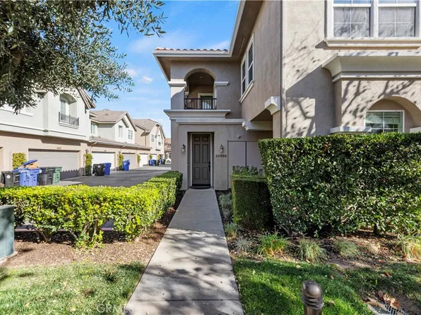24096 Avocado Ln, Valencia, CA 91354