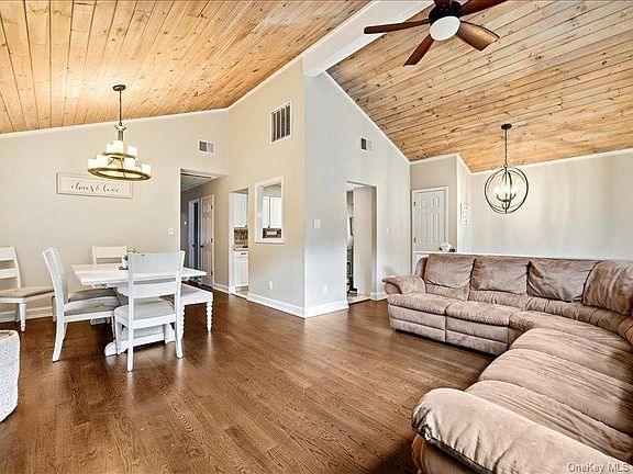 4th image of 75 Lexington Road