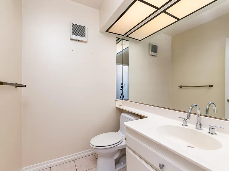12416 Magnolia Blvd #9 — Photo 9