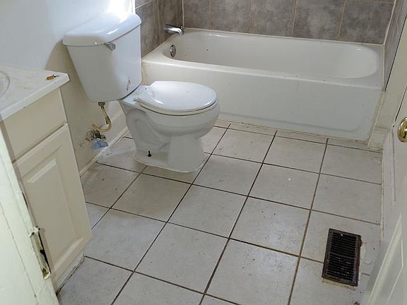 3rd image of 2330 Nicholson St SE