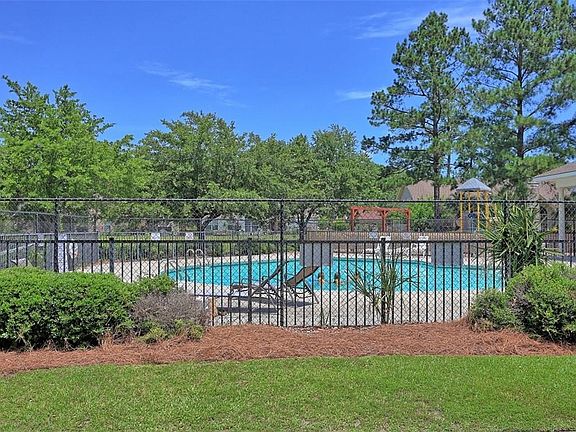 4th image of 14 Sandy Pond Ct