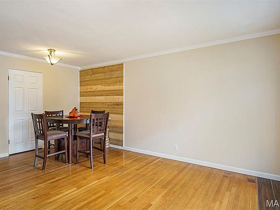 4th image of 2325 Pecan Dr