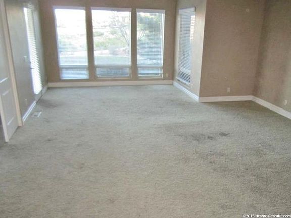 2nd image of 221 N Emeraud Dr #4