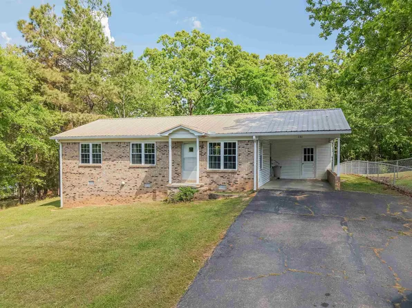 131 Hideaway Sq, Selmer, TN 38375