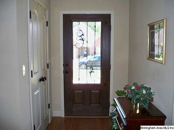 3rd image of 105 Willow View Ln