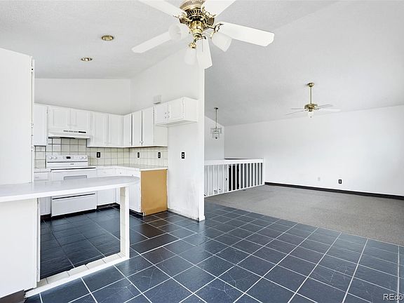 5th image of 1553 S Carson Street