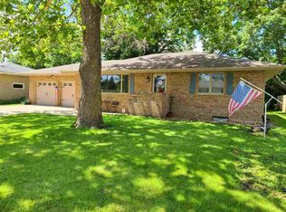 107 15th Ave NE, Independence, IA