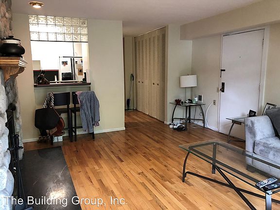 3rd image of 2066 N Larrabee St #1