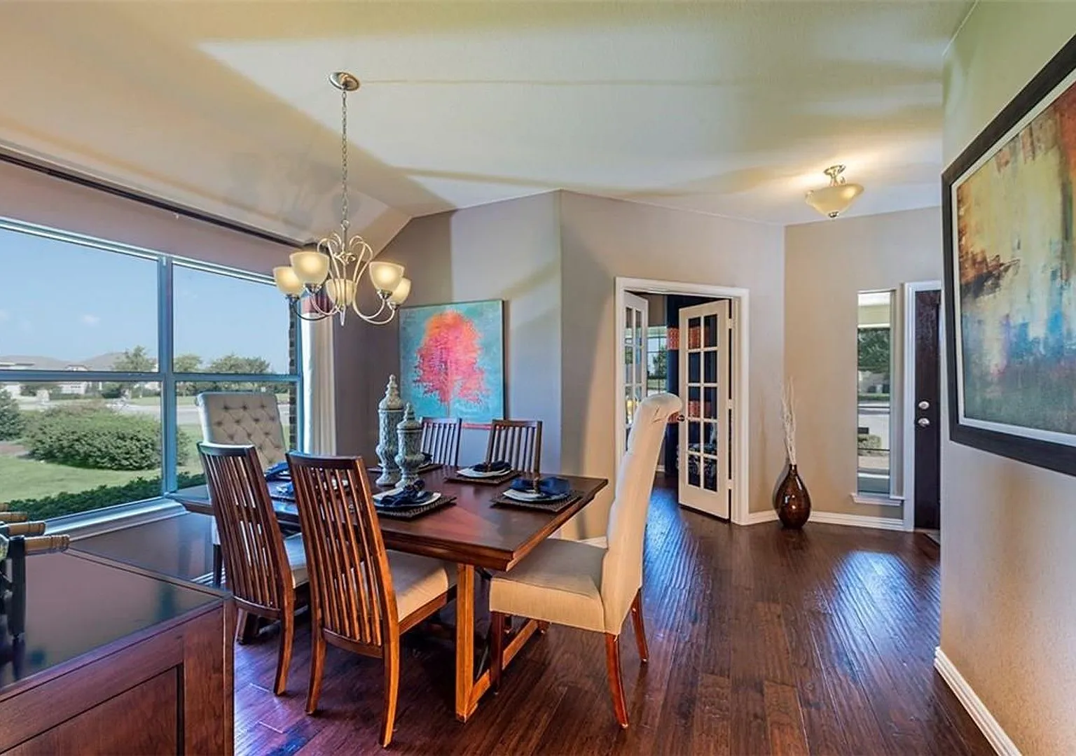 Family room with gorgeous view. kitchen,nook,laundry areas — Photo 3