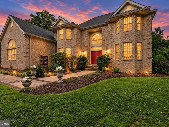 15 Scenic Dr, Ewing, NJ 08628