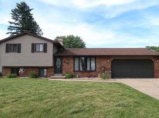 2443 Van Beek Rd, Green Bay, WI 54311