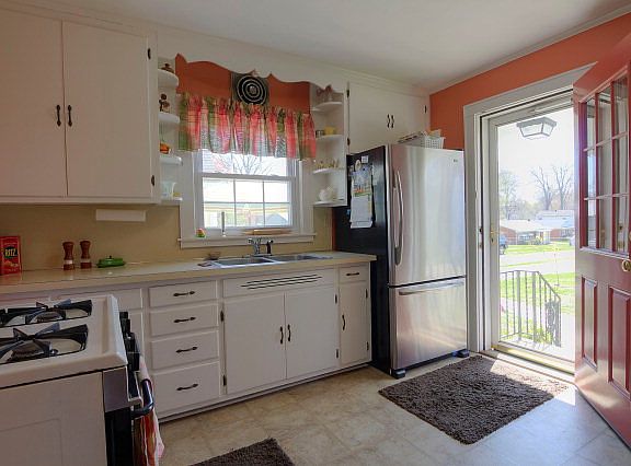 4th image of 906 W Parrish Ave