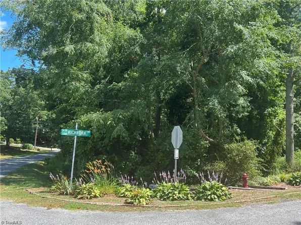 180 Myers Dr, Thomasville, NC 27360