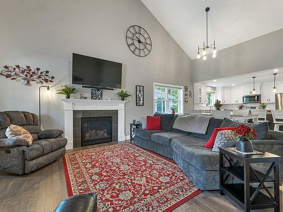 4th image of 36 Three Ponds Drive