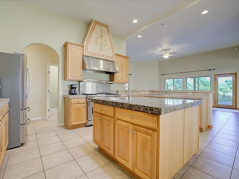 4750 N Bonanza Ave — Photo 25