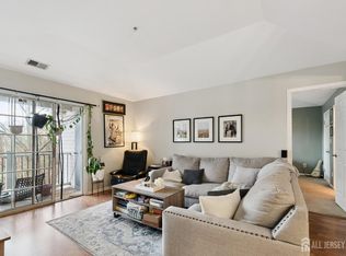 1634 Waterford Dr, Edison, NJ 08817