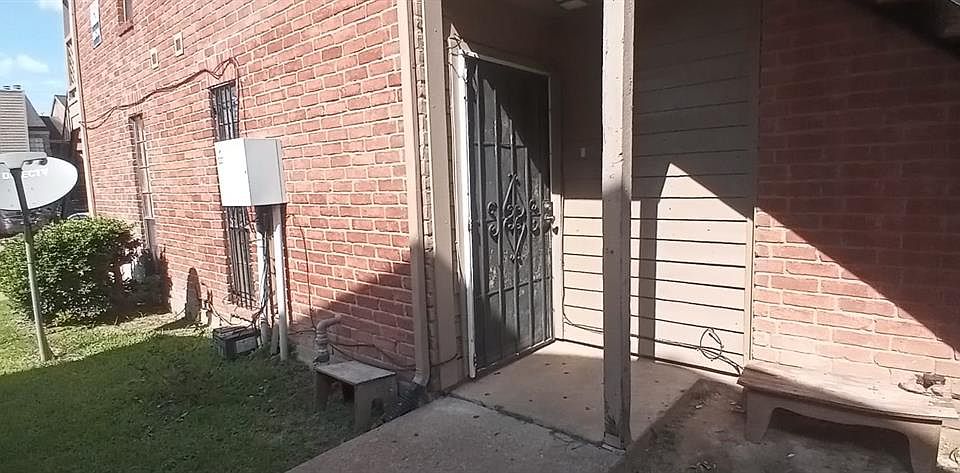 1st image of 12500 Sandpiper Dr APT 203