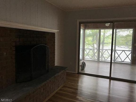 4th image of 356-C Shore Dr