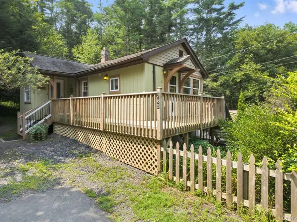 265 Oakland Valley Rd, Cuddebackville, NY 12729