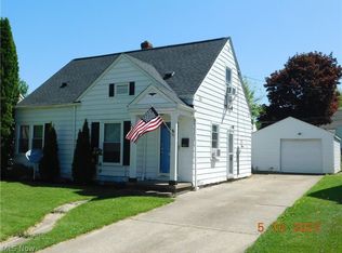 2413 Harding Rd, Cuyahoga Falls, OH 44223