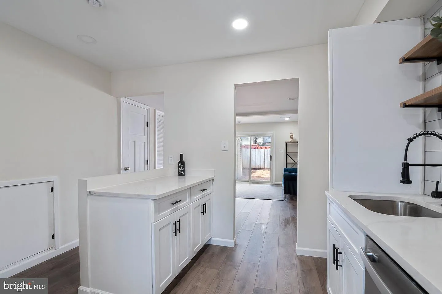 2 bed, 1.5 bath, 960 sqft, $2,300 — Photo 3
