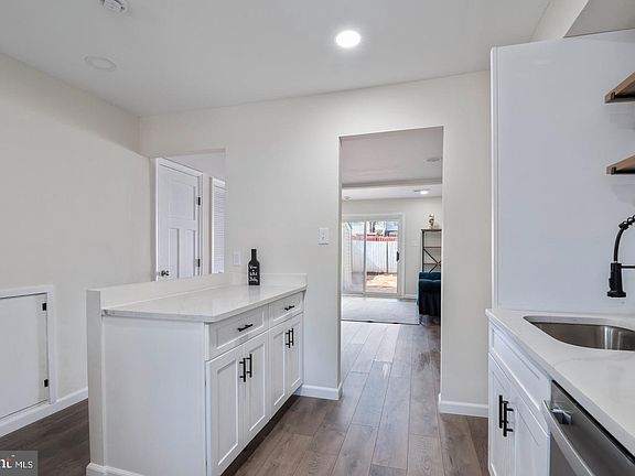 3rd image of 7616 Somerset Ln