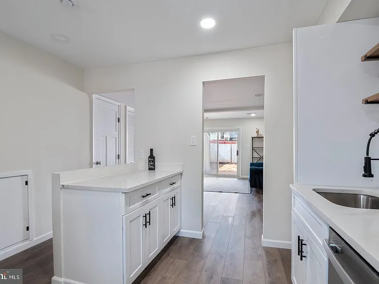 7616 Somerset Ln — Photo 3