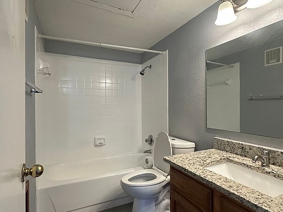 5th image of 3819 Evergreen St