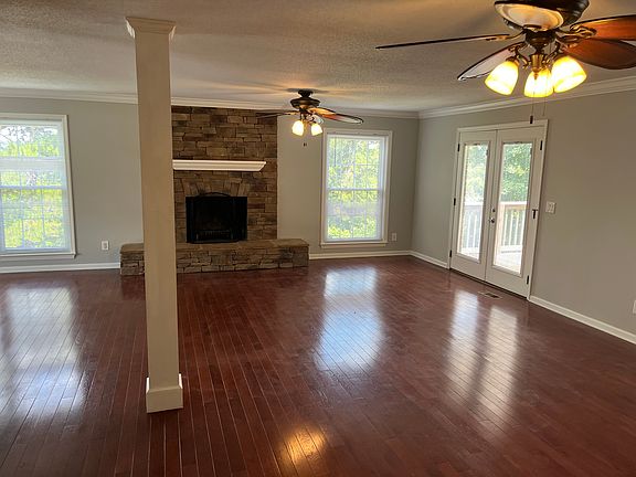 4th image of 1705 Springview Ln