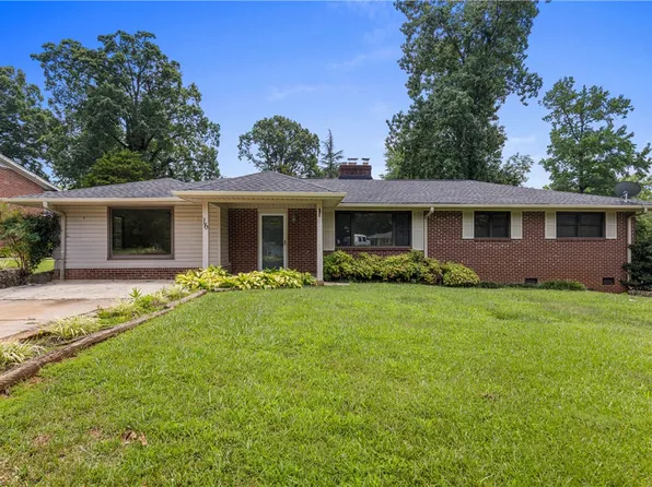 16 Conway Dr, Greenville, SC 29615