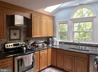 15463 Waters Creek Dr, Centreville, VA 20120