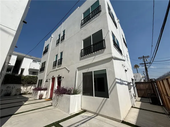 21715 Hart St, Canoga Park, CA 91303