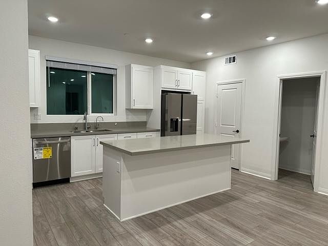 1st image of 1820 Liquid Ln