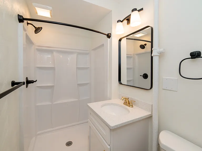 320 Dinwiddie St — Photo 12