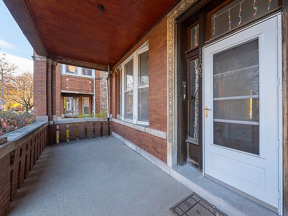 3rd image of 1105 S Oak Park Ave
