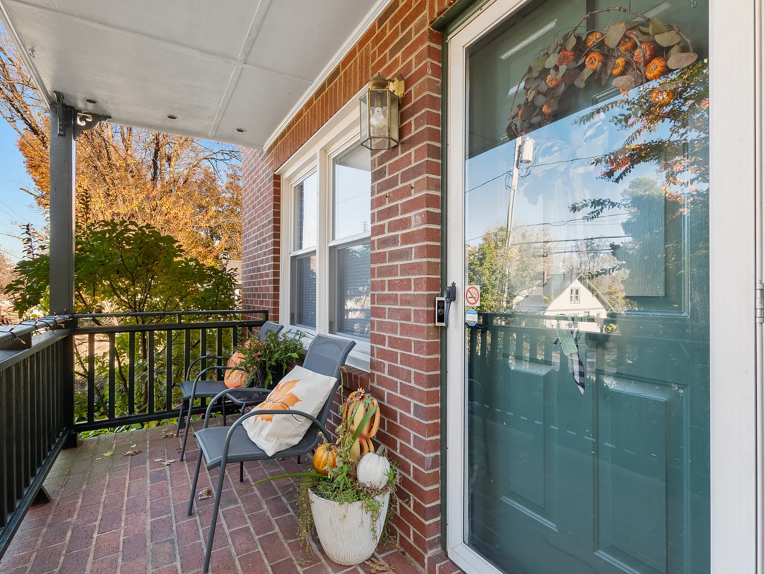 2 bed, 1.5 bath, 1402 sqft, $2,000 — Photo 3
