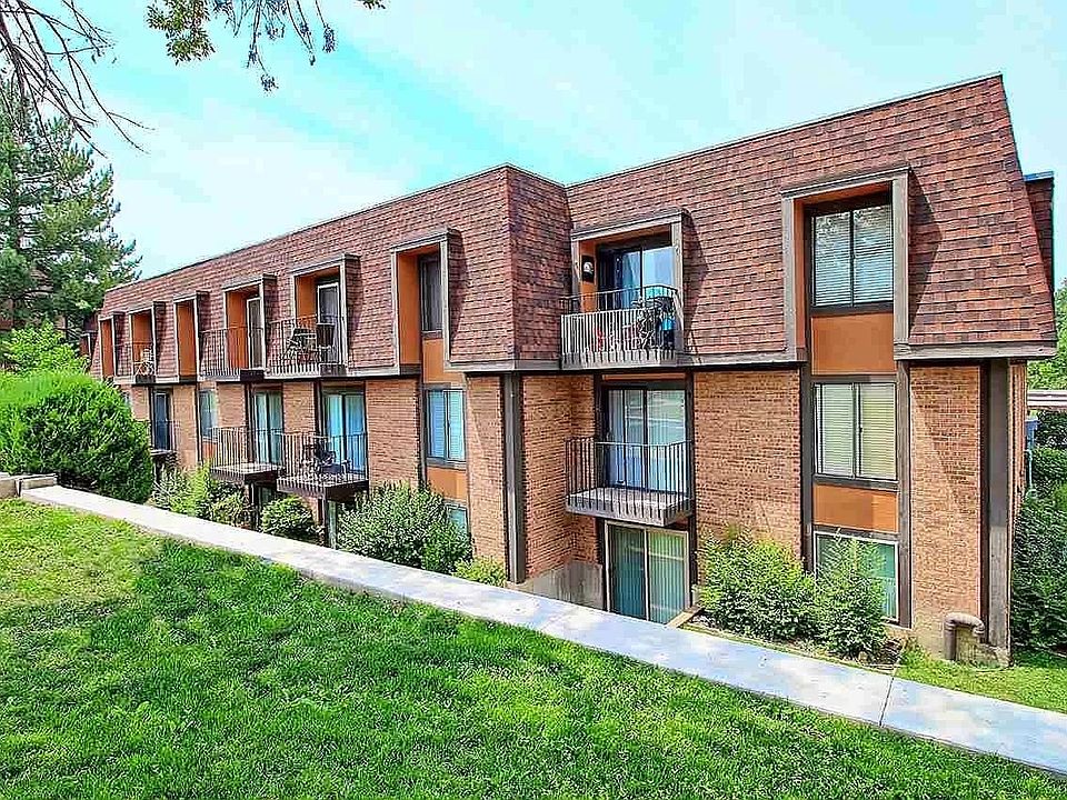 1st image of 3231 Lakeside Dr APT 205
