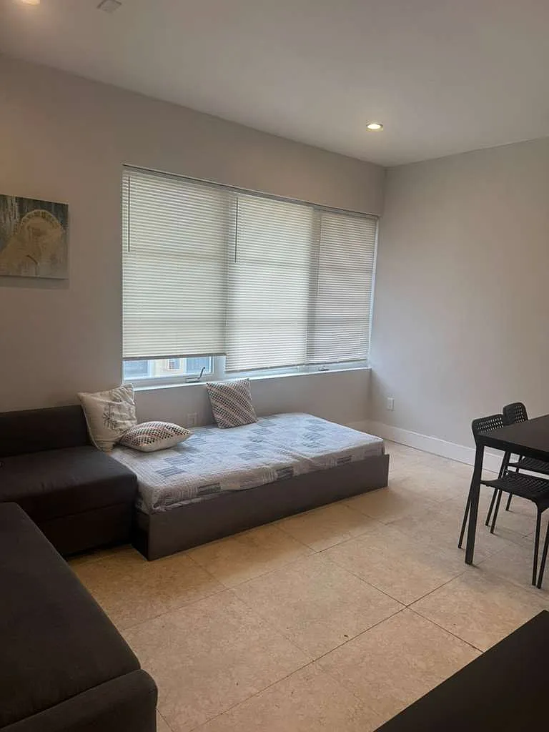 8plex 650 Euclid Avenue - 206 — Photo 3