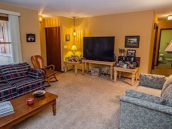 3rd image of 1098 Howard Dr
