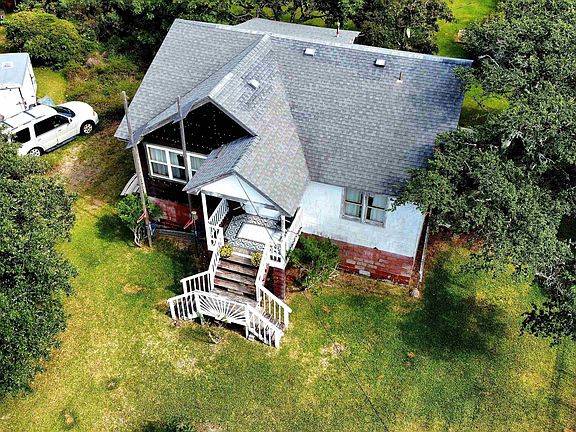 3rd image of 40113 Williams Rd